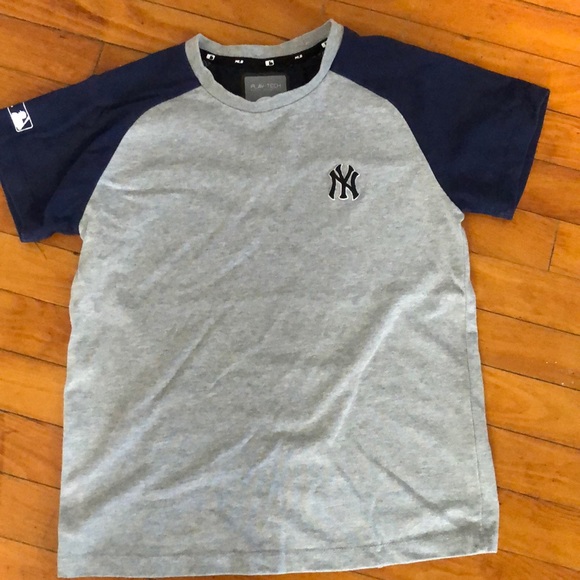 Other - Play tech MLB New York Yankees t shirt 130
